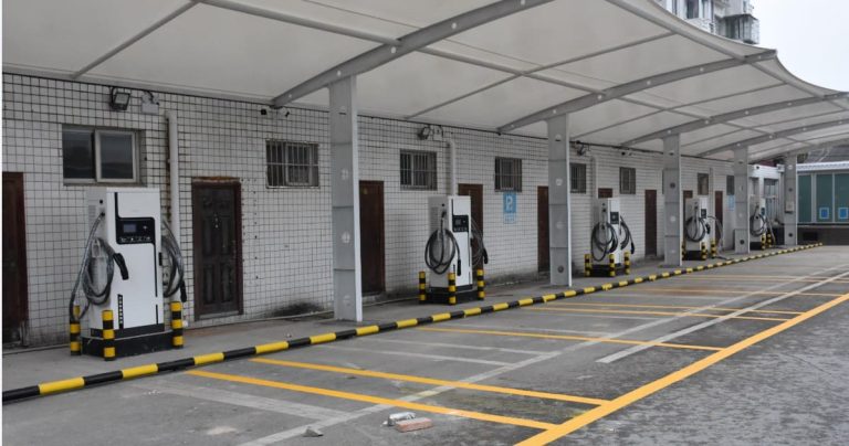 Does costco have ev charging stations？