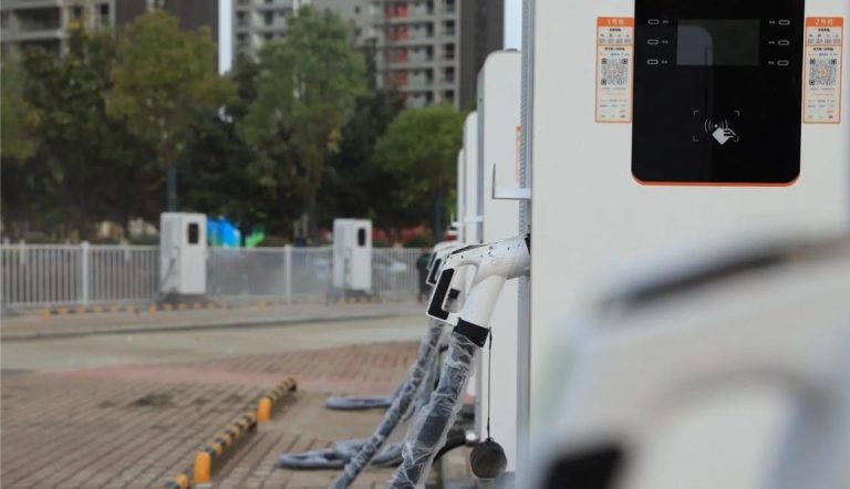 What is a level 2 ev charging station？