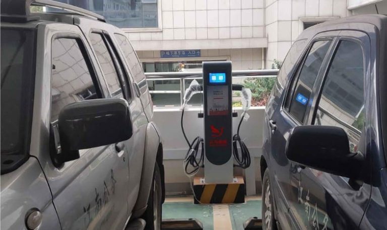 Who pays for free ev charging stations？