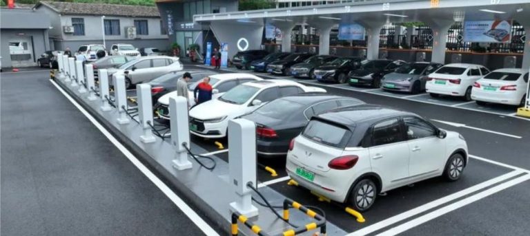 How do ev charging stations make money？
