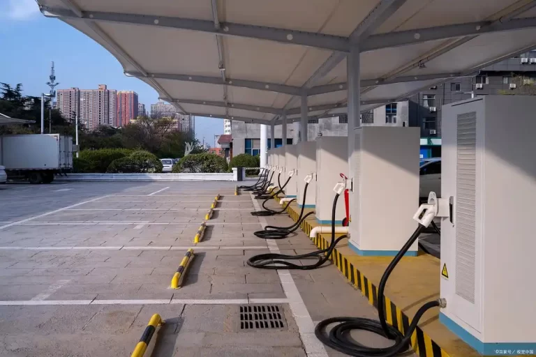 How much does an ev charging station cost？